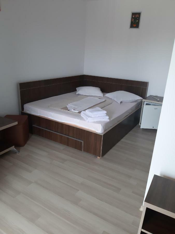 La Babusca Hotell Două Mai Eksteriør bilde